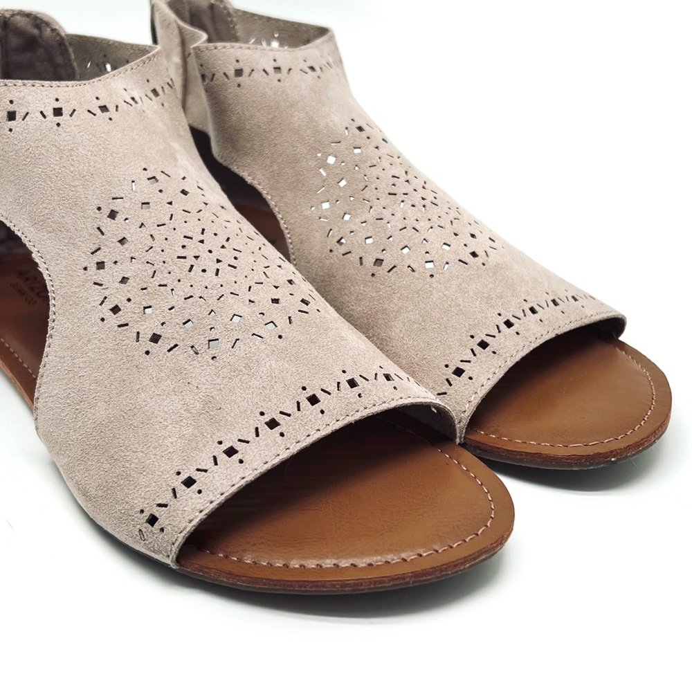 Arizona Jeans Tawny Sandal Faux Suede Cut Out Flats Taupe Size 9.5